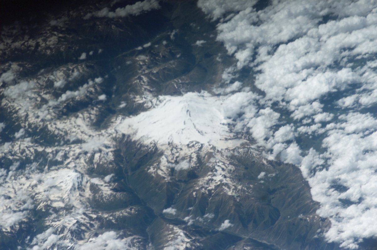 Гора Эльбрус из космоса