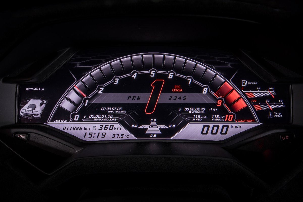 Lamborghini Aventador приборная панель