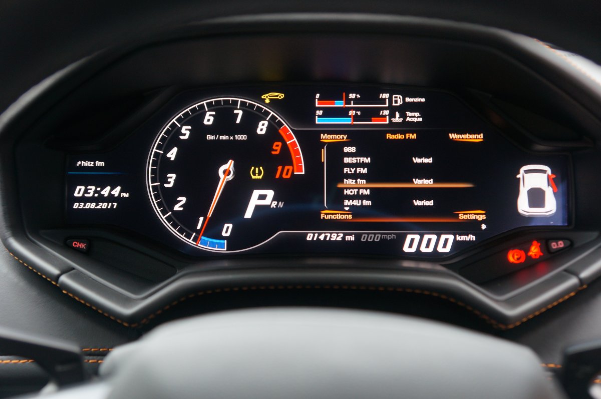 Приборная панель Lamborghini Huracan
