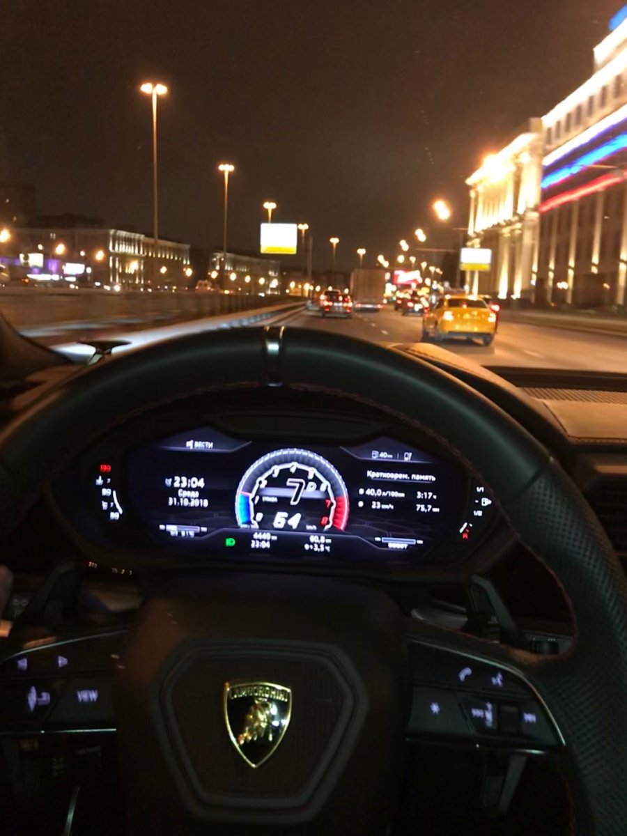 Вид из салона автомобиля