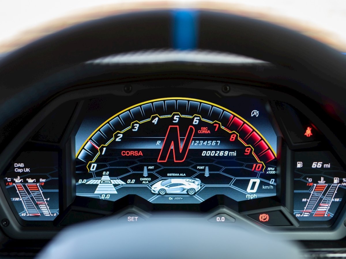 Спидометр Lamborghini Aventador