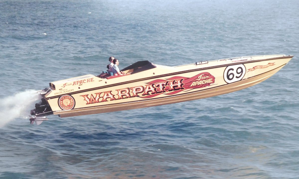 Apache 41 Powerboat