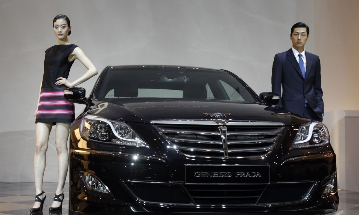 Hyundai Genesis Prada