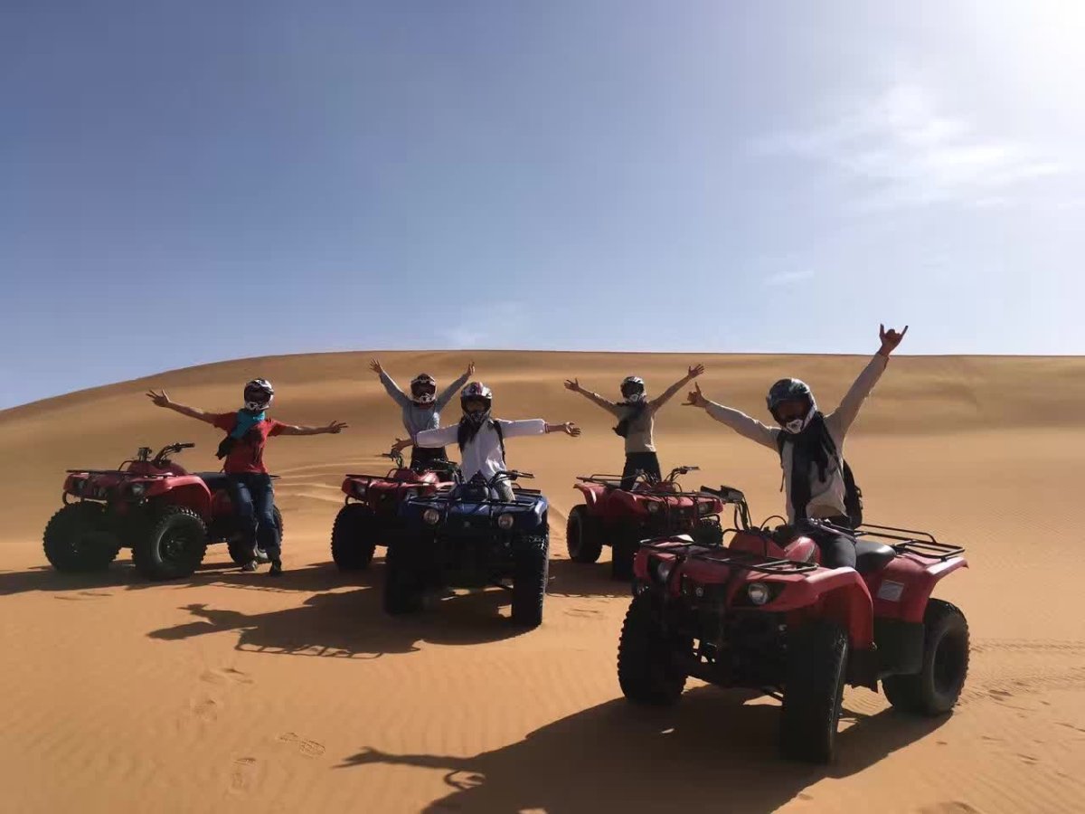 Квадроцикл в пустыне