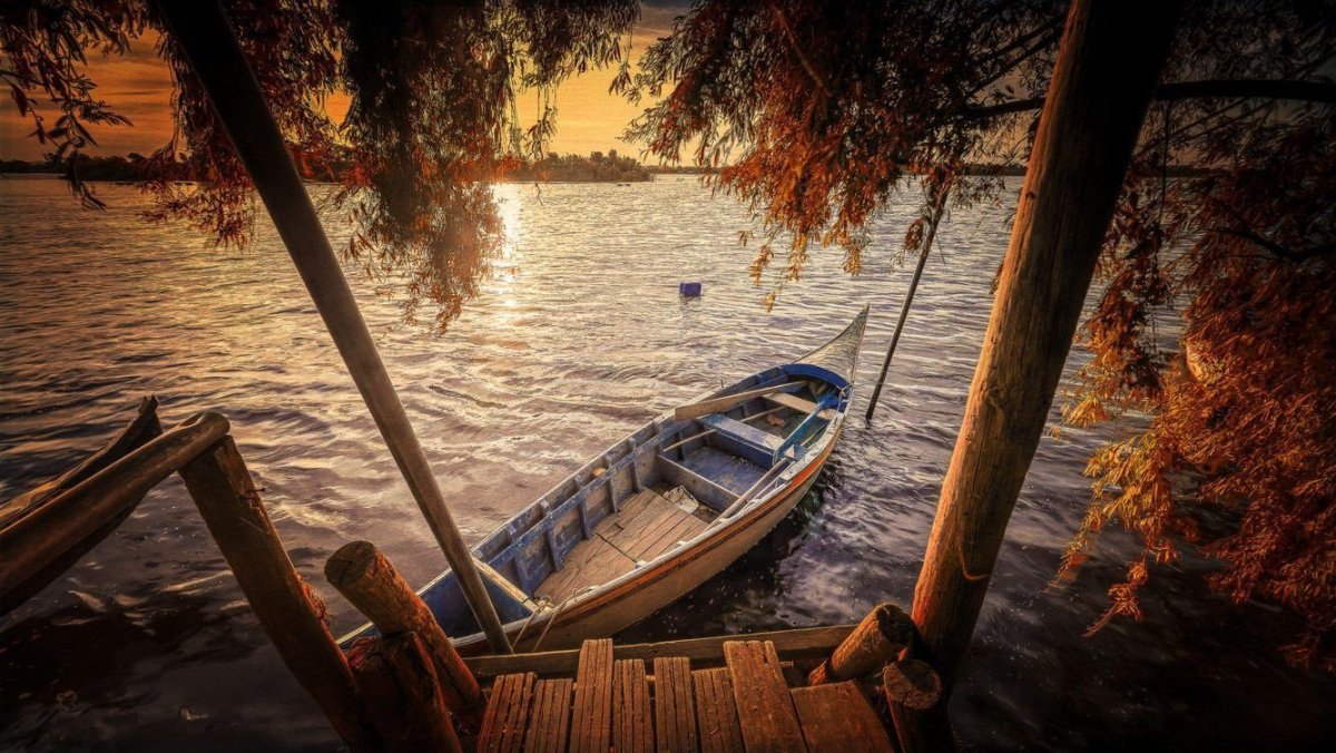 Деревянный причал для лодок