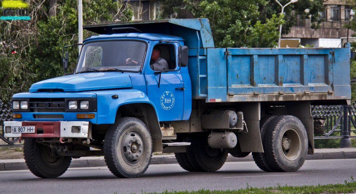 Донг Фенг капотный грузовик