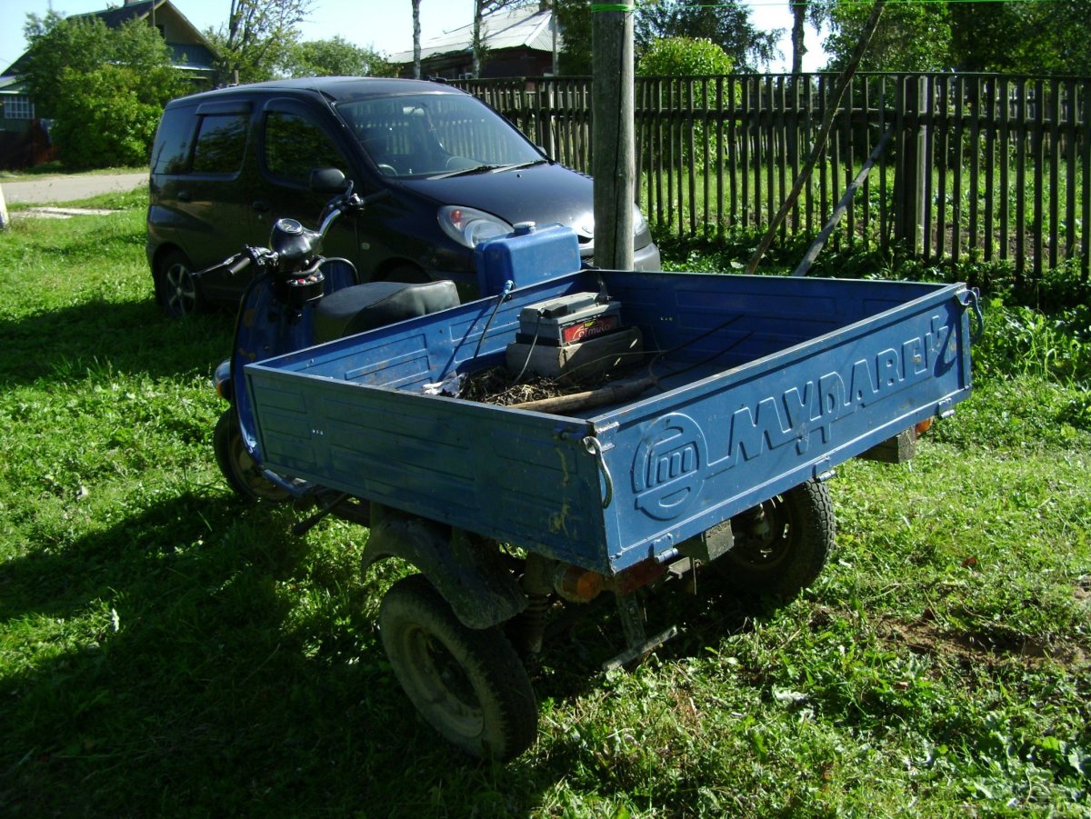 Откидной кузов на мотороллере муравей