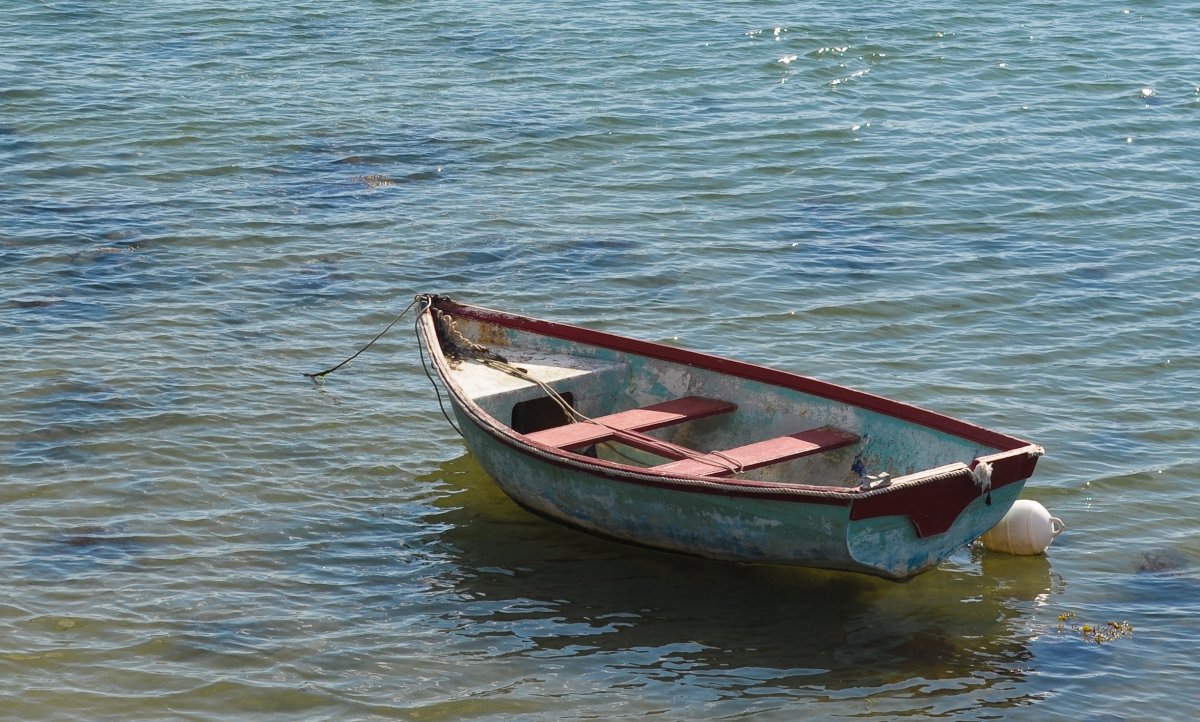 Старая деревянная лодка