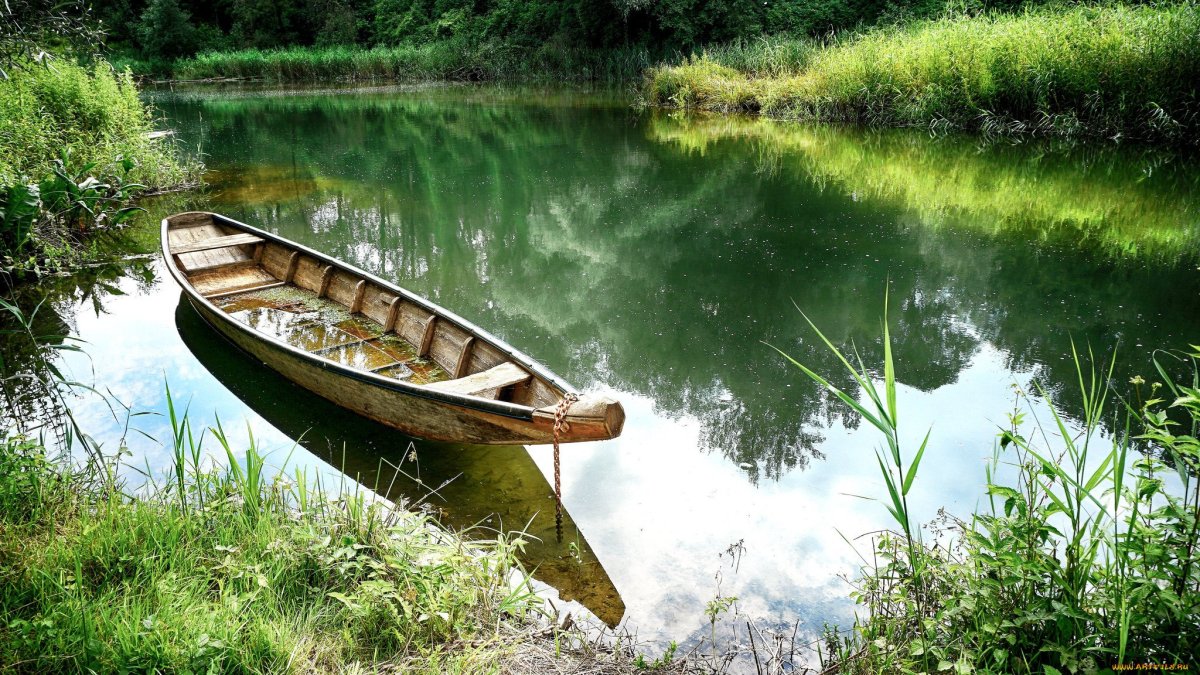Лодка на озере