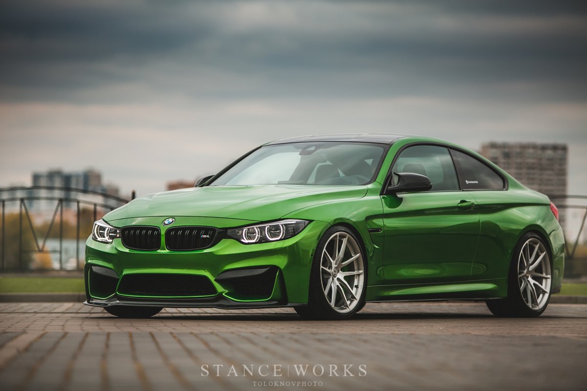 BMW m4 зеленая