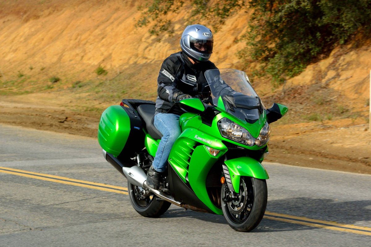 Мотоцикл Kawasaki gtr1400 зеленый