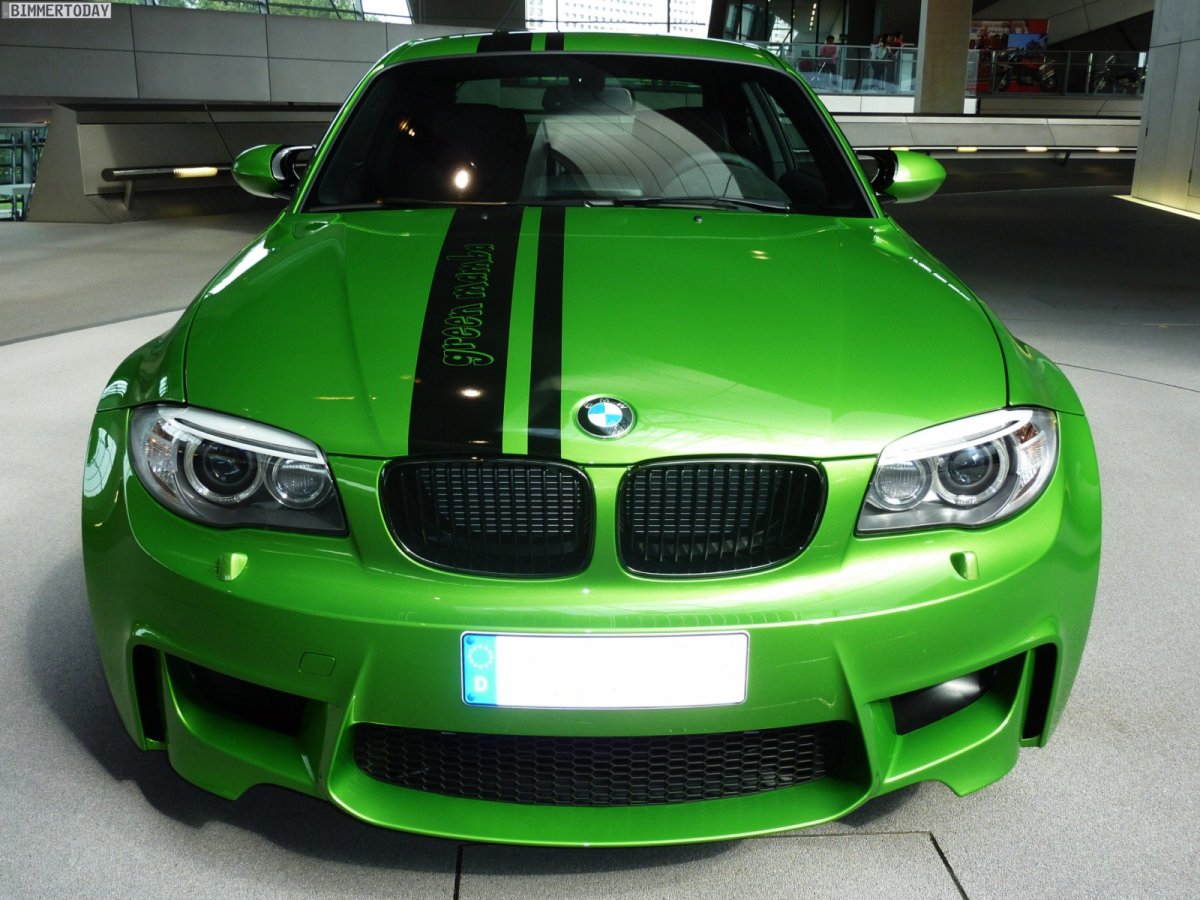BMW зеленая спереди