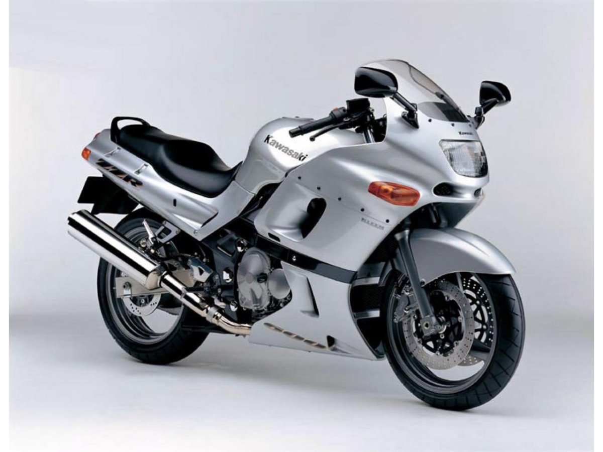 Мотоцикл Кавасаки ZZR 600 спорт