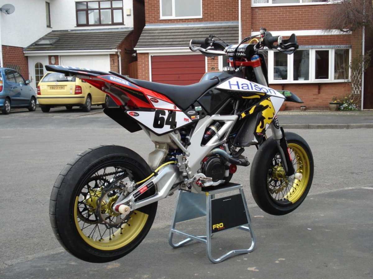 Aprilia 125 мотард