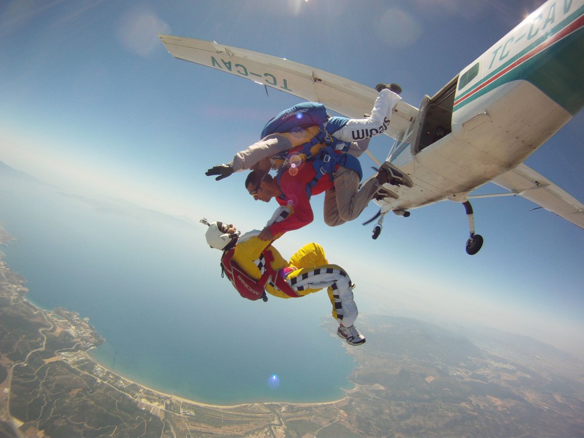 Прыгать с парашютом в Дубае