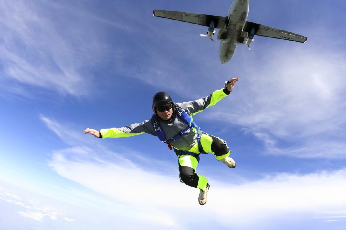 Прыжок с парашютом из самолета