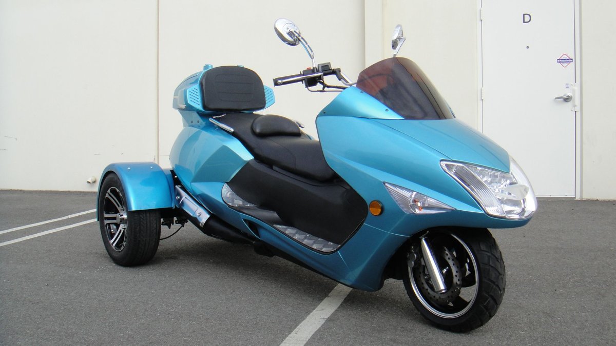 Трёхколёсный скутер 300 cc