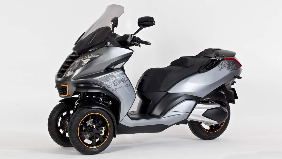 Трёхколёсный максискутер Piaggio 400