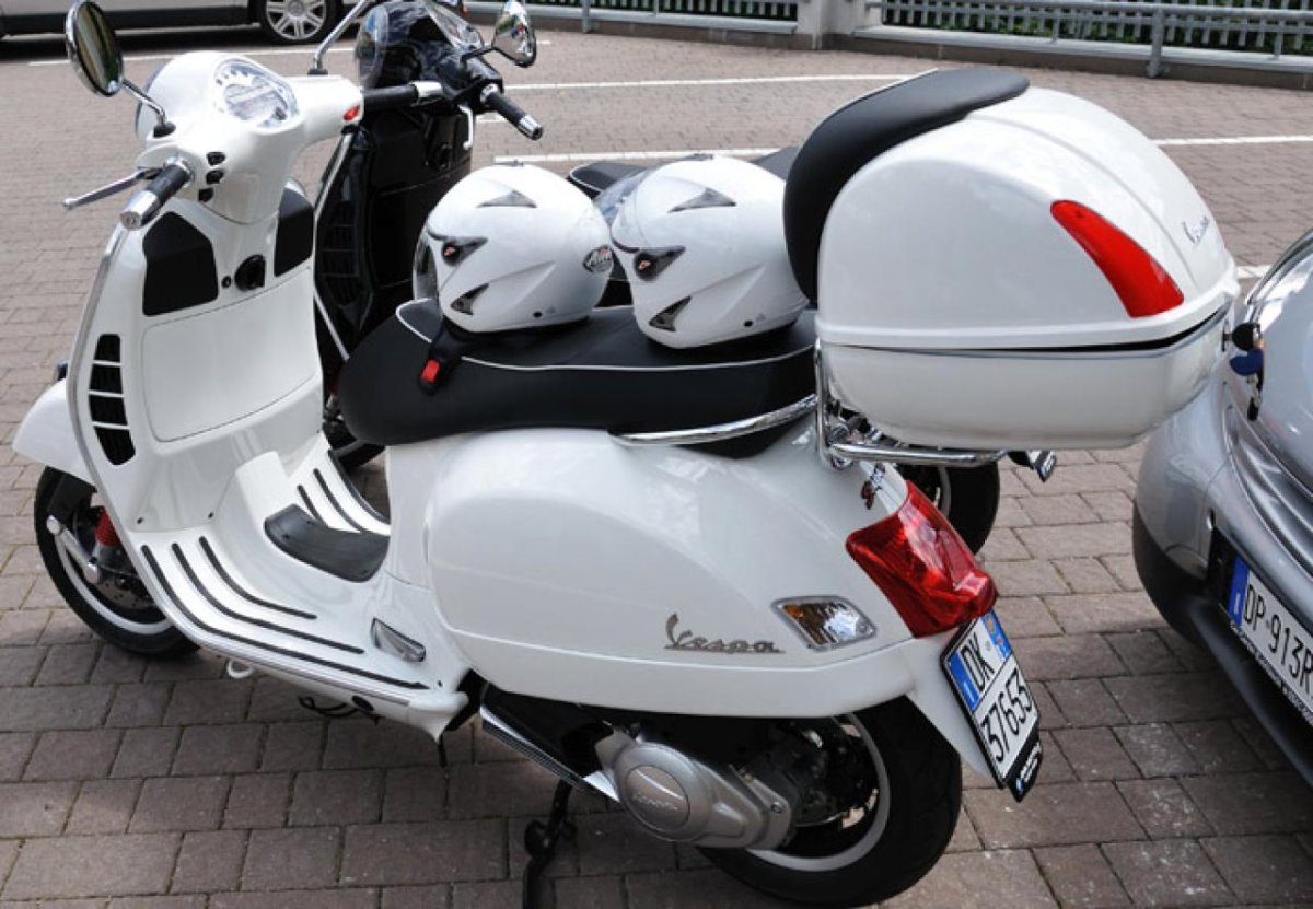 Задний кофр Vespa GTS комплектация