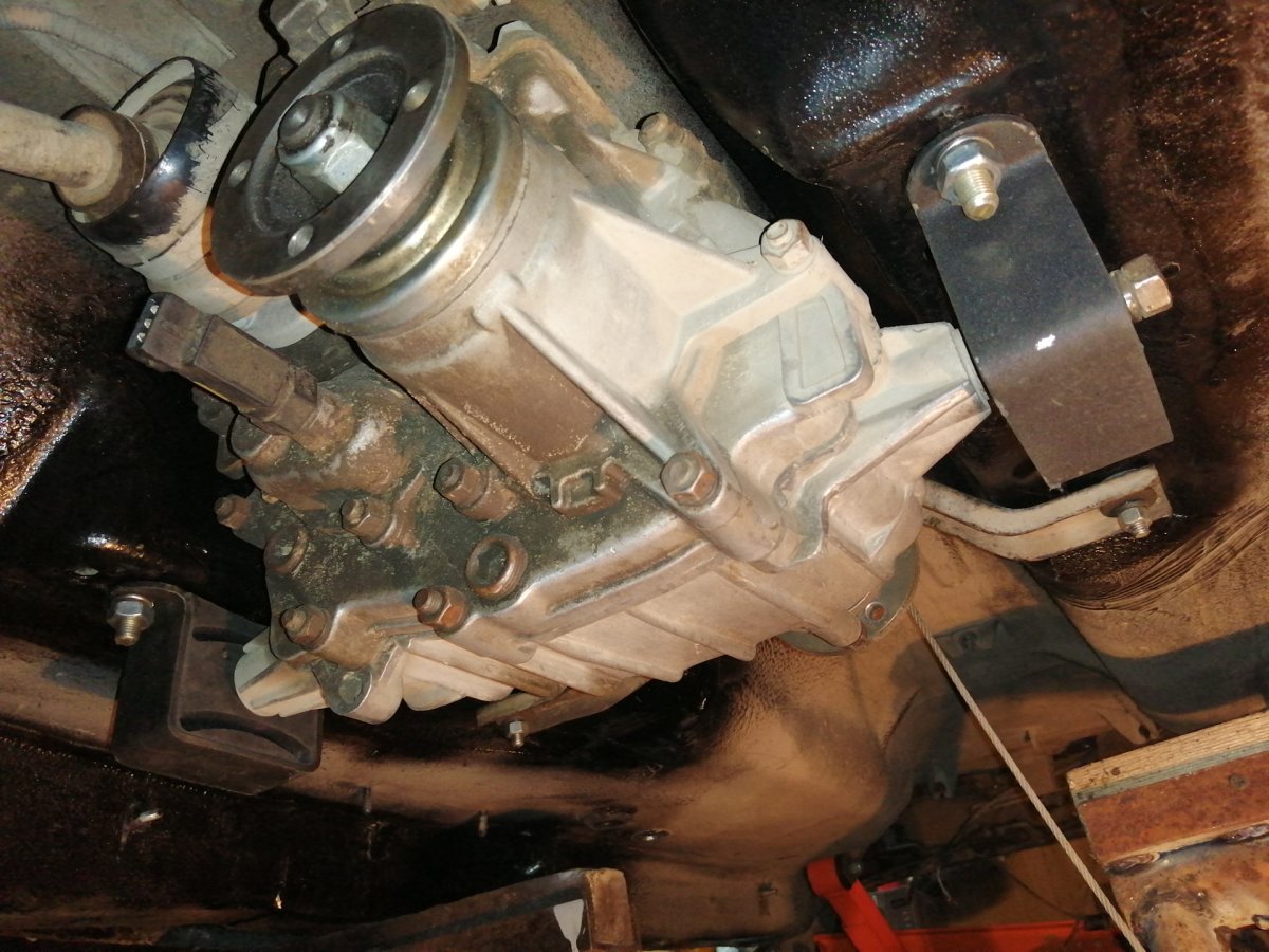 Крепление раздатки Нива Шевроле