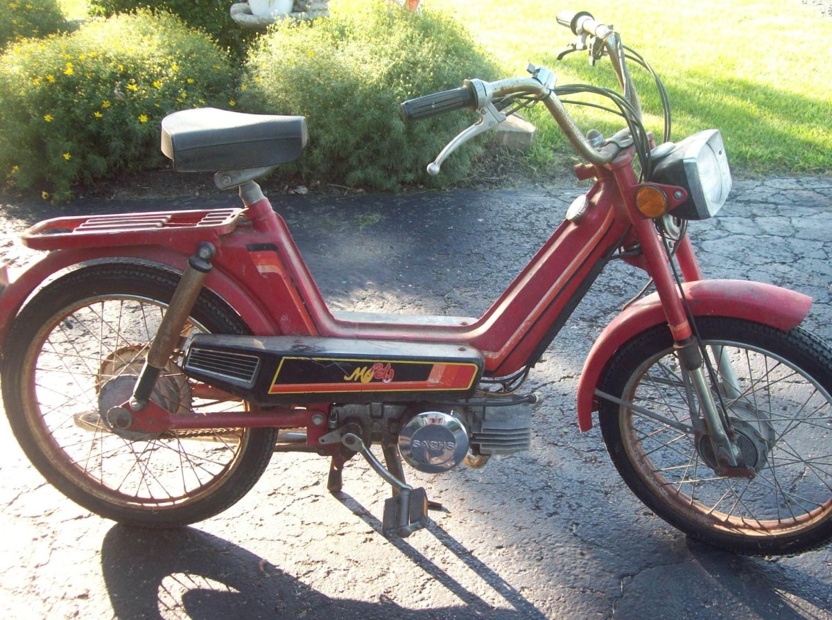 Moped satilir