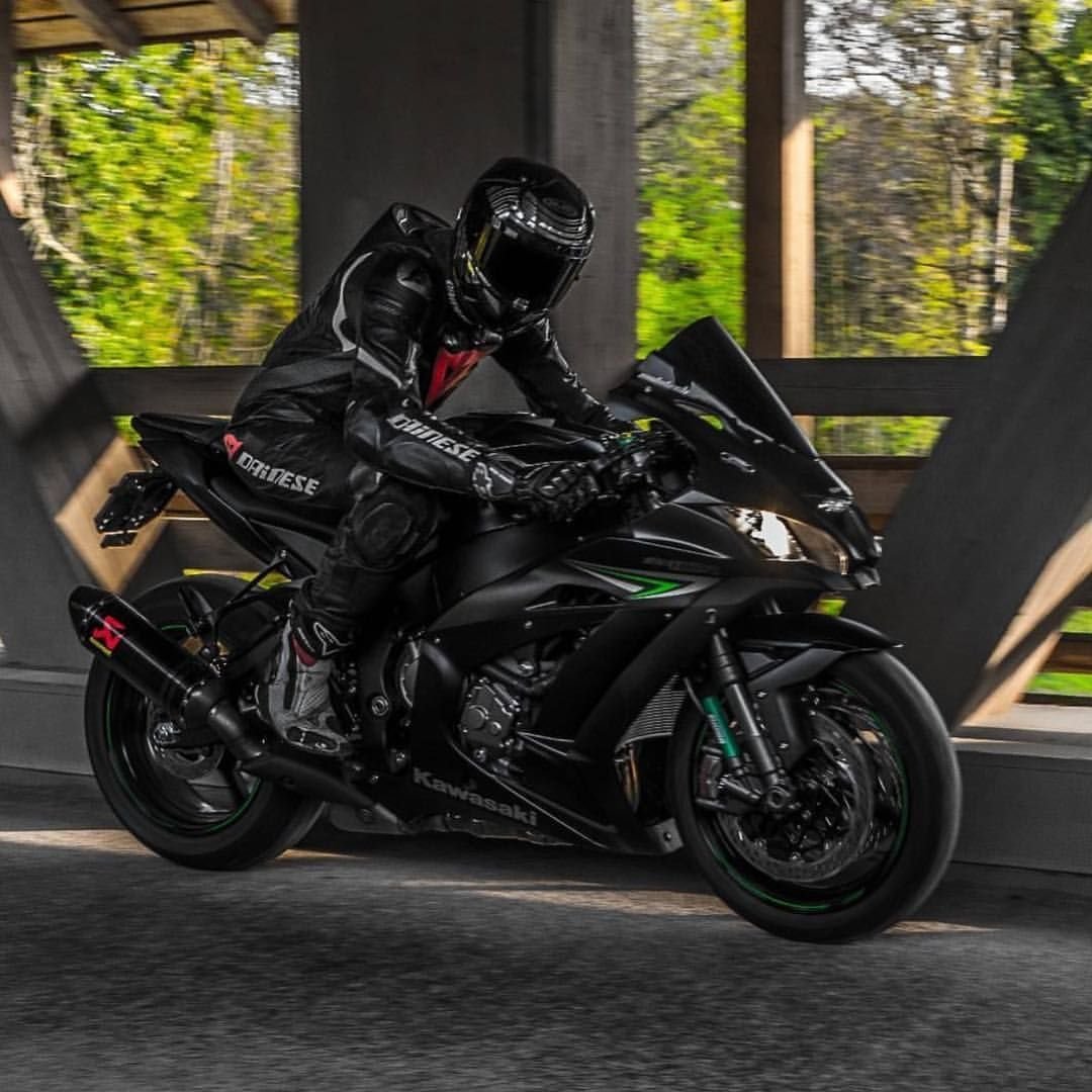 Мотоцикл Кавасаки ниндзя черный