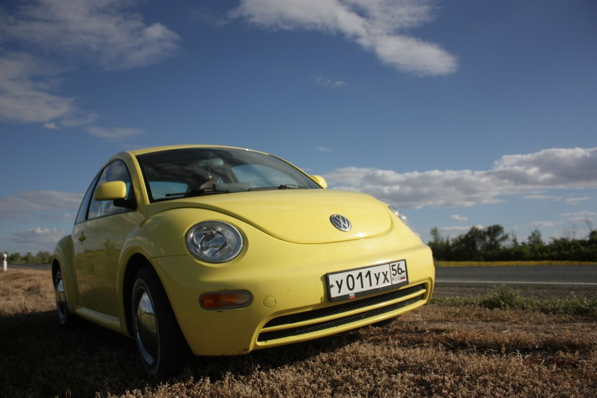Volkswagen Beetle 2 Yellow