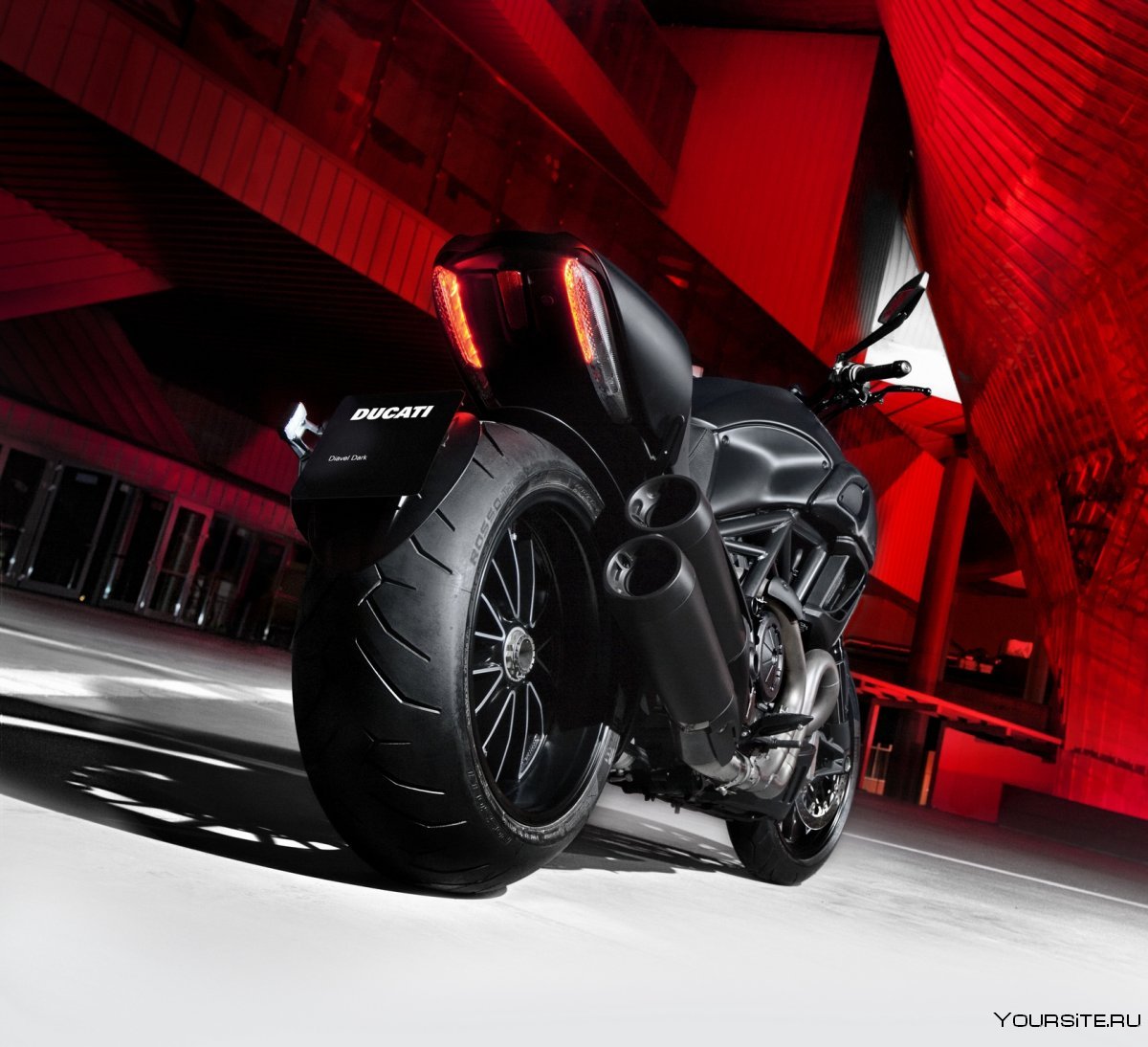 Ducati Diavel Red