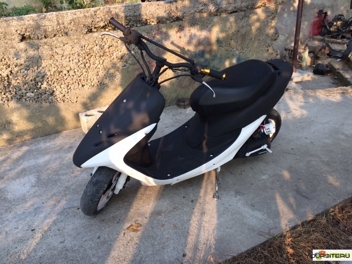 Honda Dio 35 ZX стант