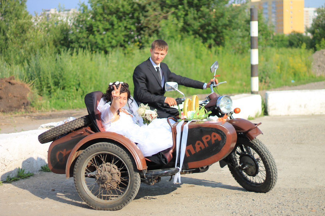 Мотоцикл с люлькой. Прикольные мотоциклы с коляской. Украсить мотоцикл на свадьбу. Свадебный мотоцикл с коляской.