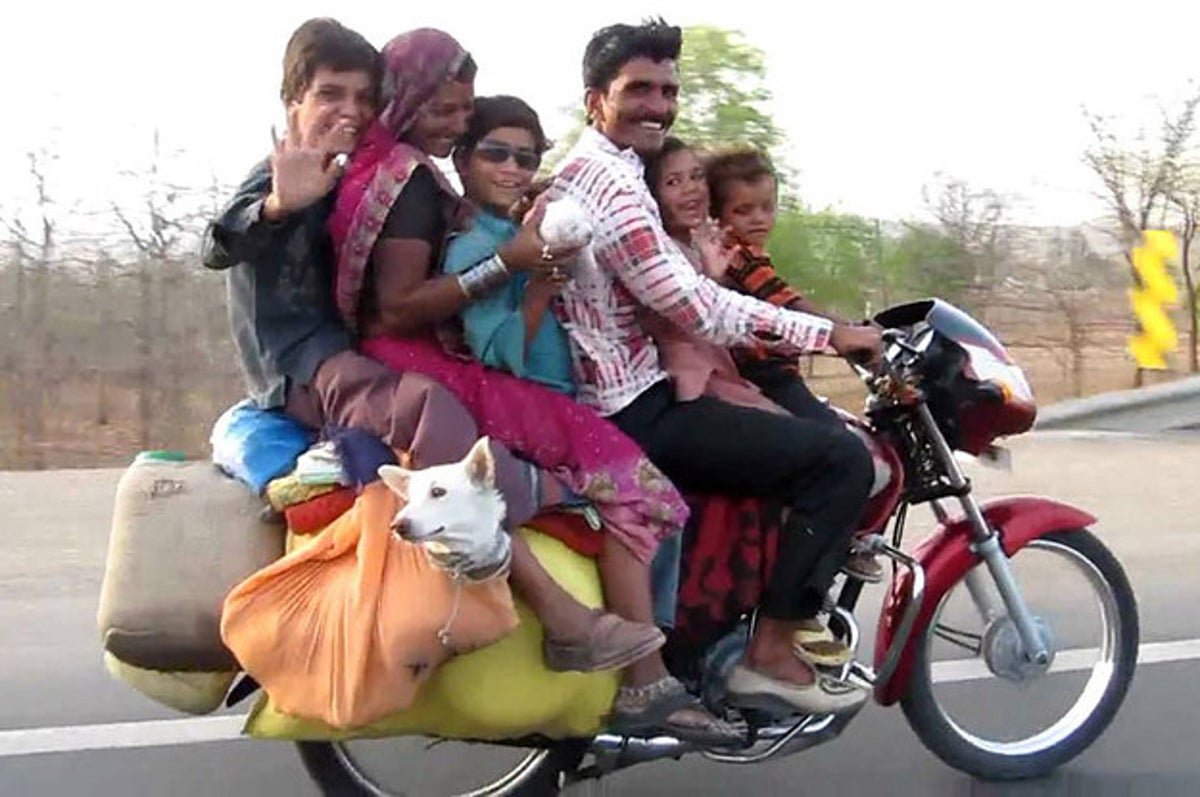 Индусы на мотоцикле