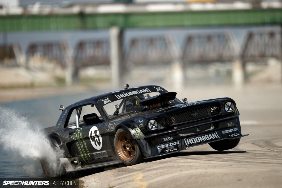 Ford Mustang Hoonicorn дрифт