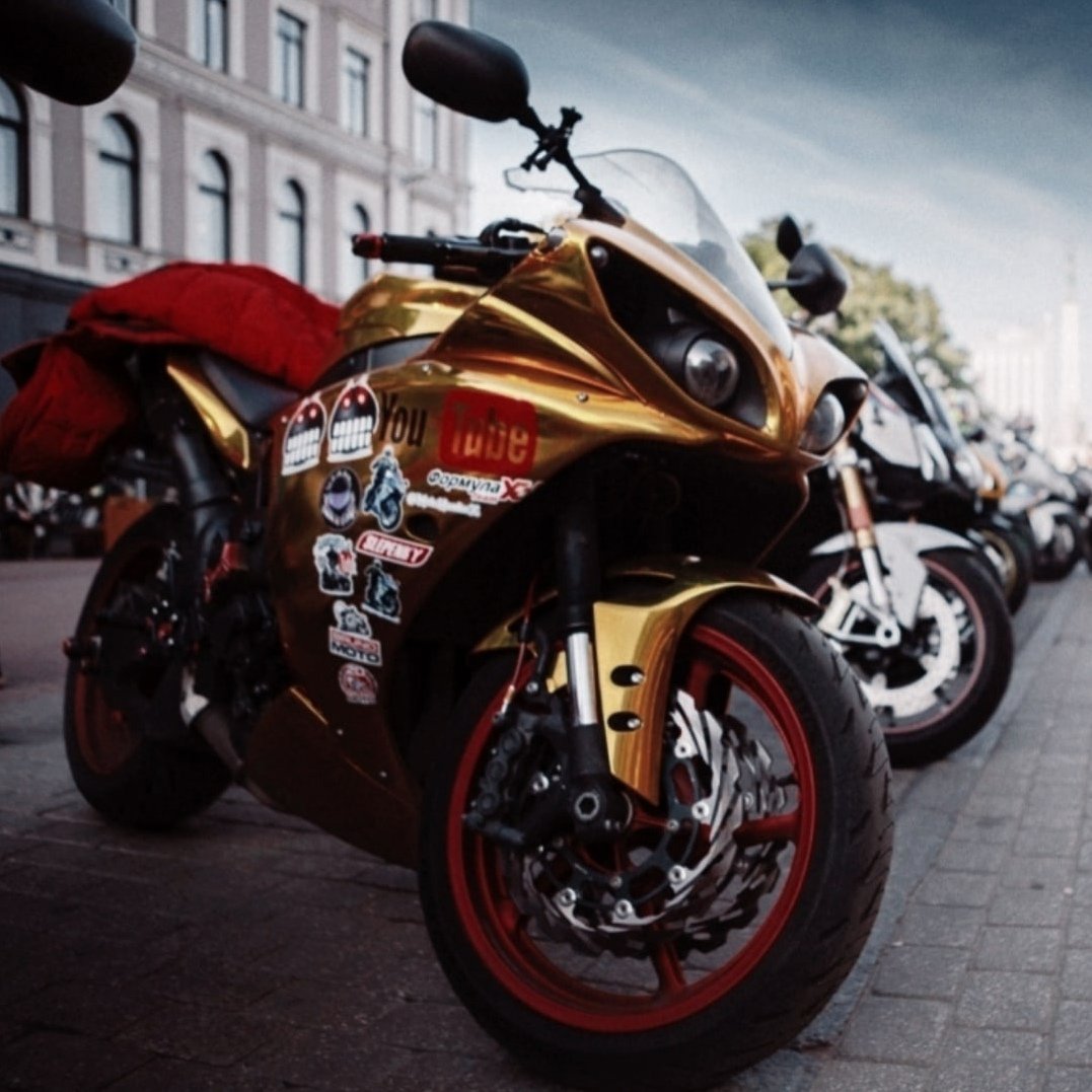 Yamaha r1 Золотая