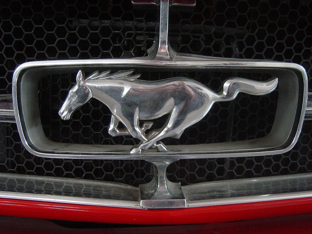 Лошадка марка. Марка Форд Мустанг. Ford Mustang Emblem. Форд Мустанг знак.
