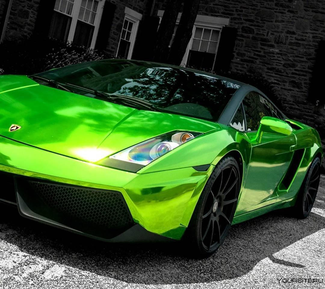 Черно зеленая машина