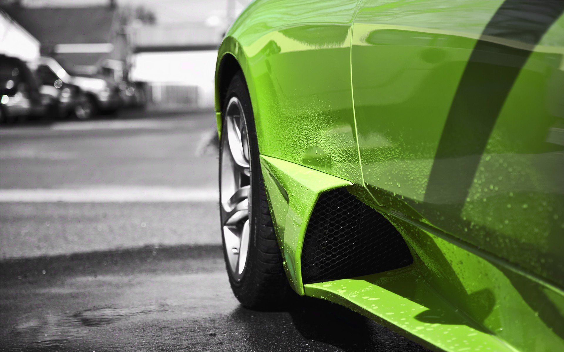 Зеленый автомобиль на дороге. Lamborghini Murcielago Green. Зеленая машина. Яркие машины. Фон машины.