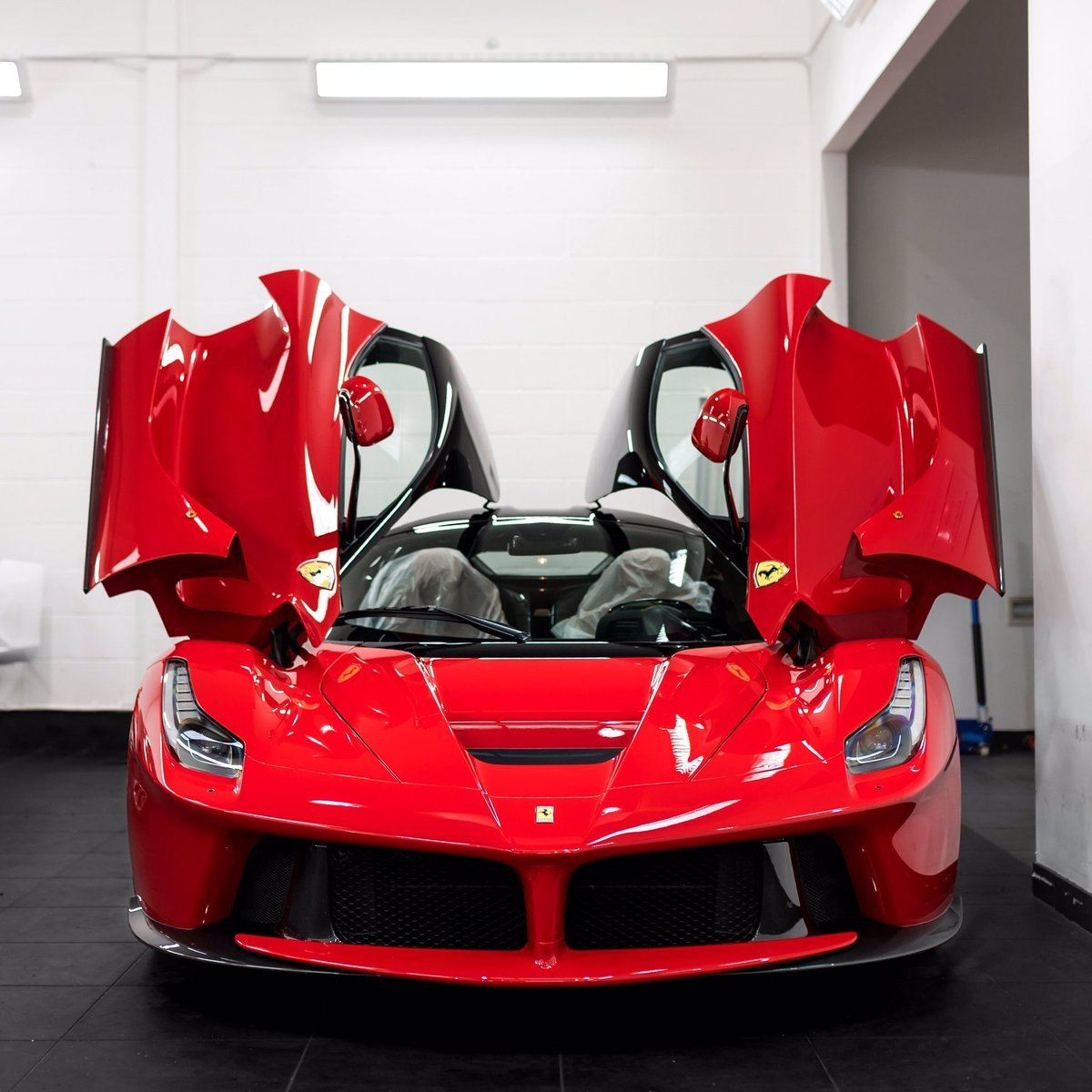 Ferrari LAFERRARI красная