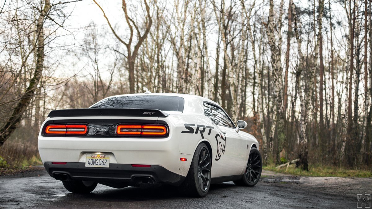 Dodge Challenger srt Hellcat дрифт