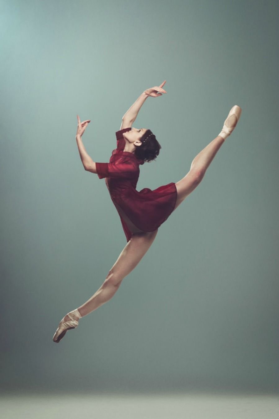 Белецкая балерина прыжок. Балеhybyf d GHS;RT. Балерина в прыжке. Балерина в движении. Прыжок в балете 4