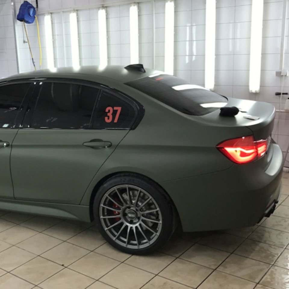 BMW e60 зелёный матовый