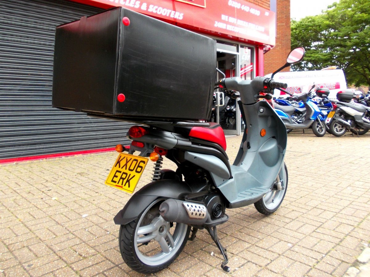 Багажник на скутер