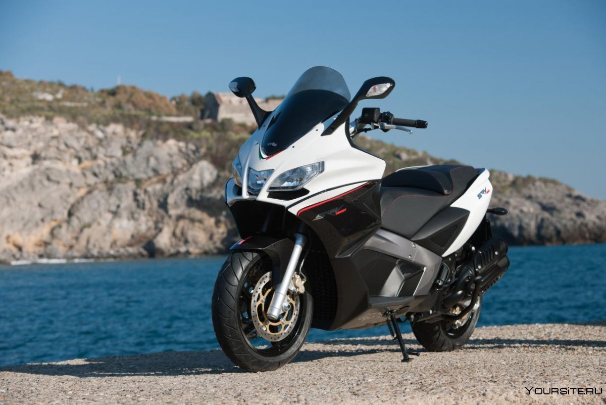 Скутер Aprilia SRV 850