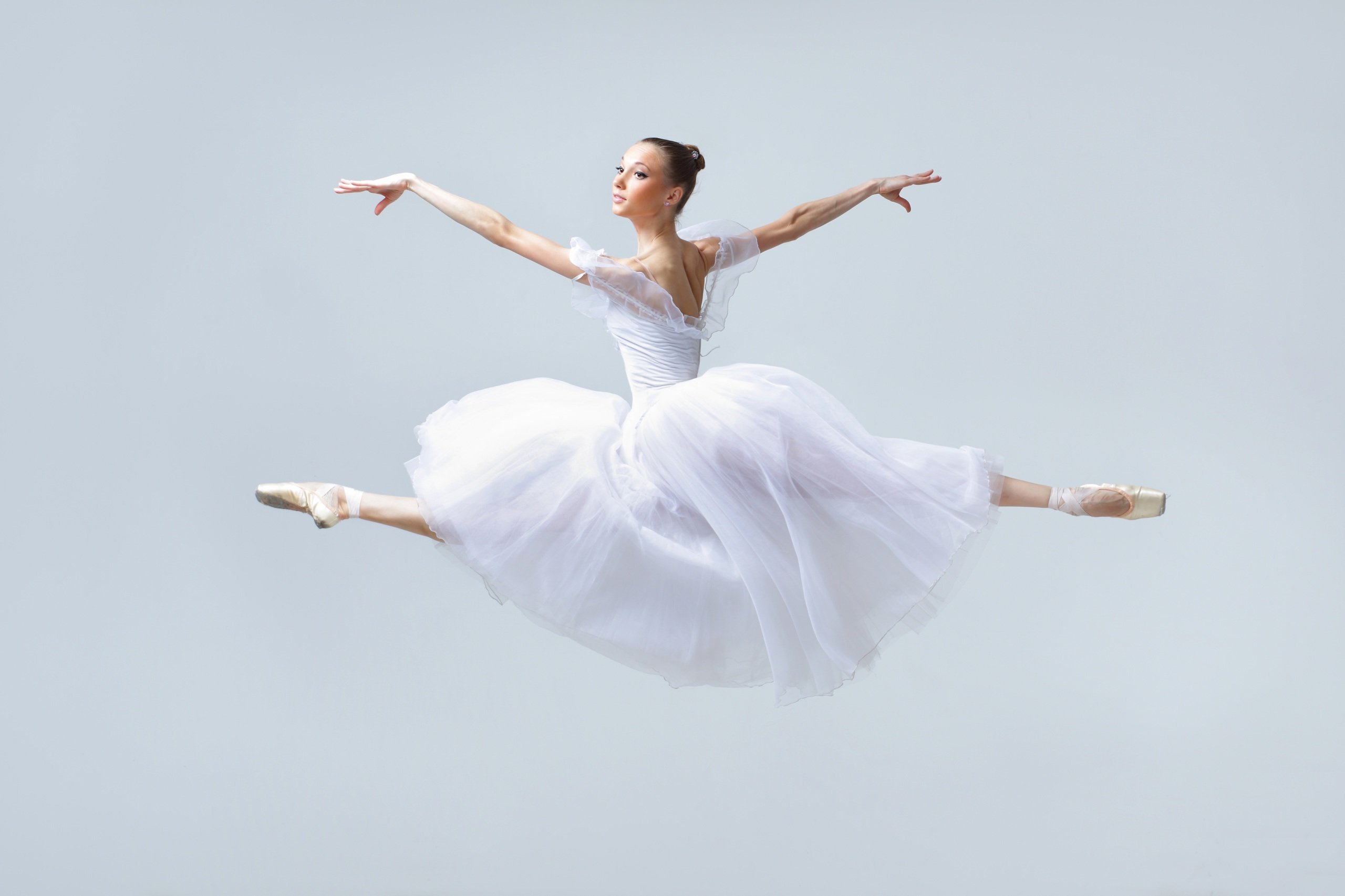 Белецкая балерина прыжок. Ольшанская балерина. Изящная балерина. Балерина в прыжке.