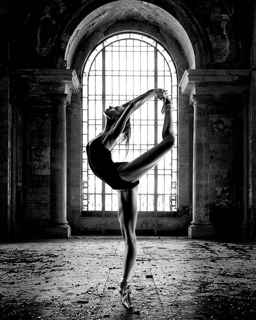 Балерина в черном