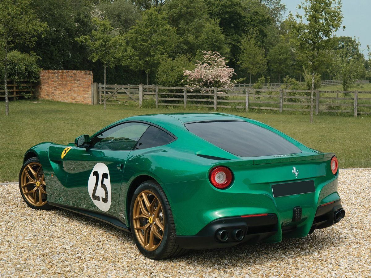 Ferrari f12 Berlinetta зелёная