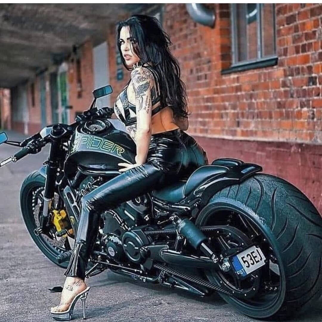 Женский Харлей Дэвидсон мотоцикл