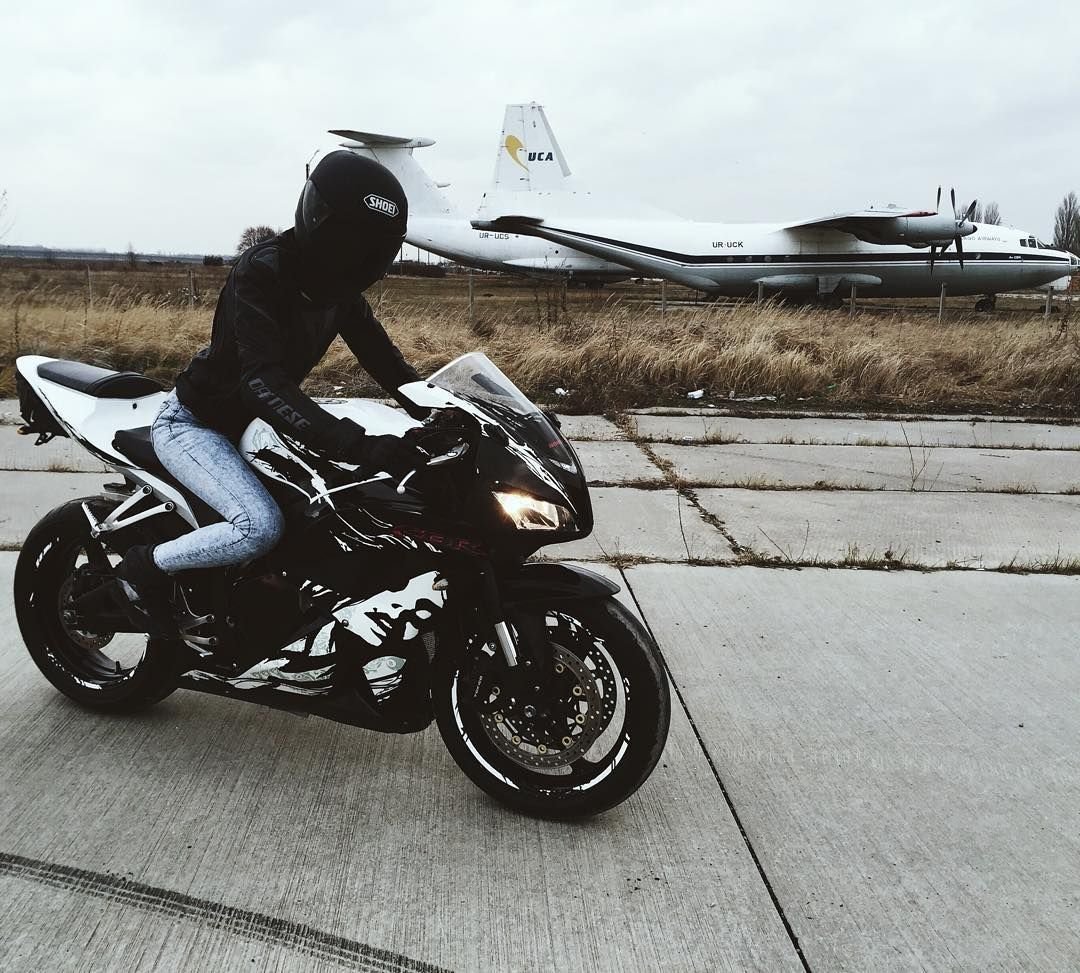 На мотоцикле без лица