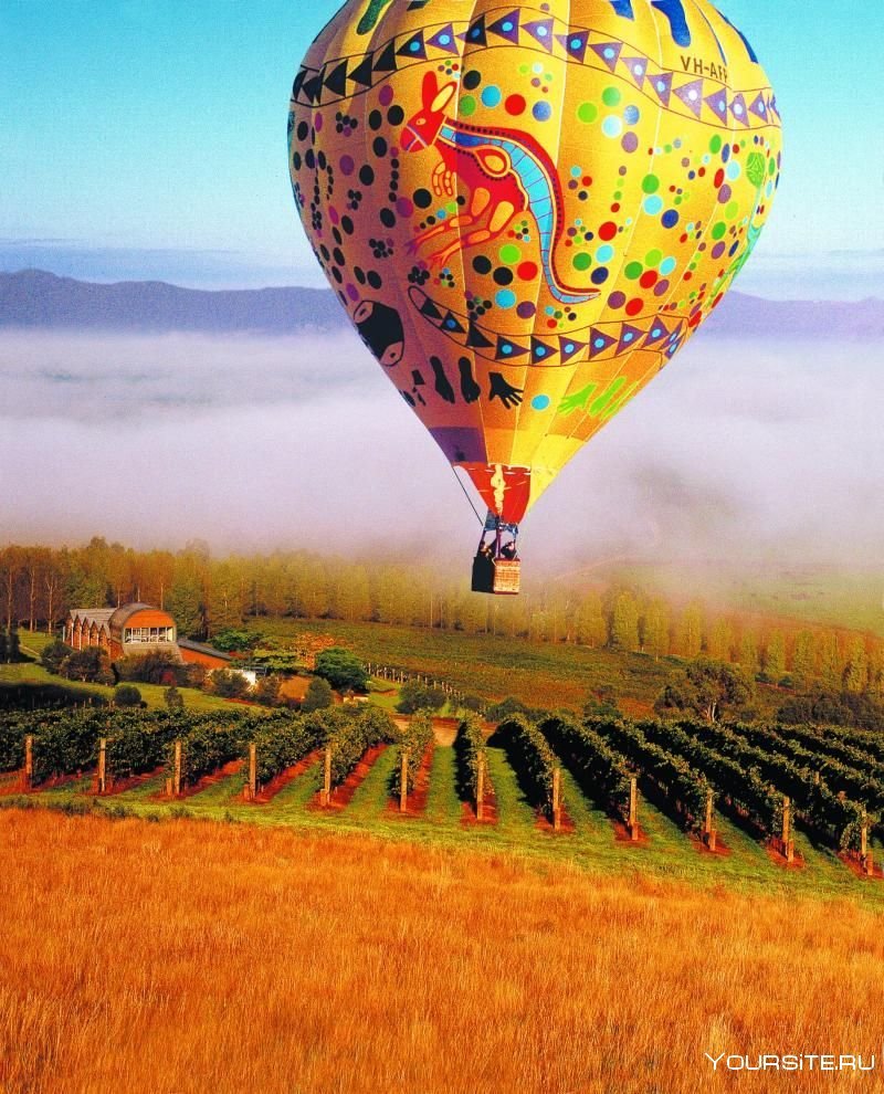 Поездка на шаре. Ярра Долина Австралия воздушный шарик. Каппадокия оранжевый шар. Воздушный шар путешествие. Воздушные шары путешествие.