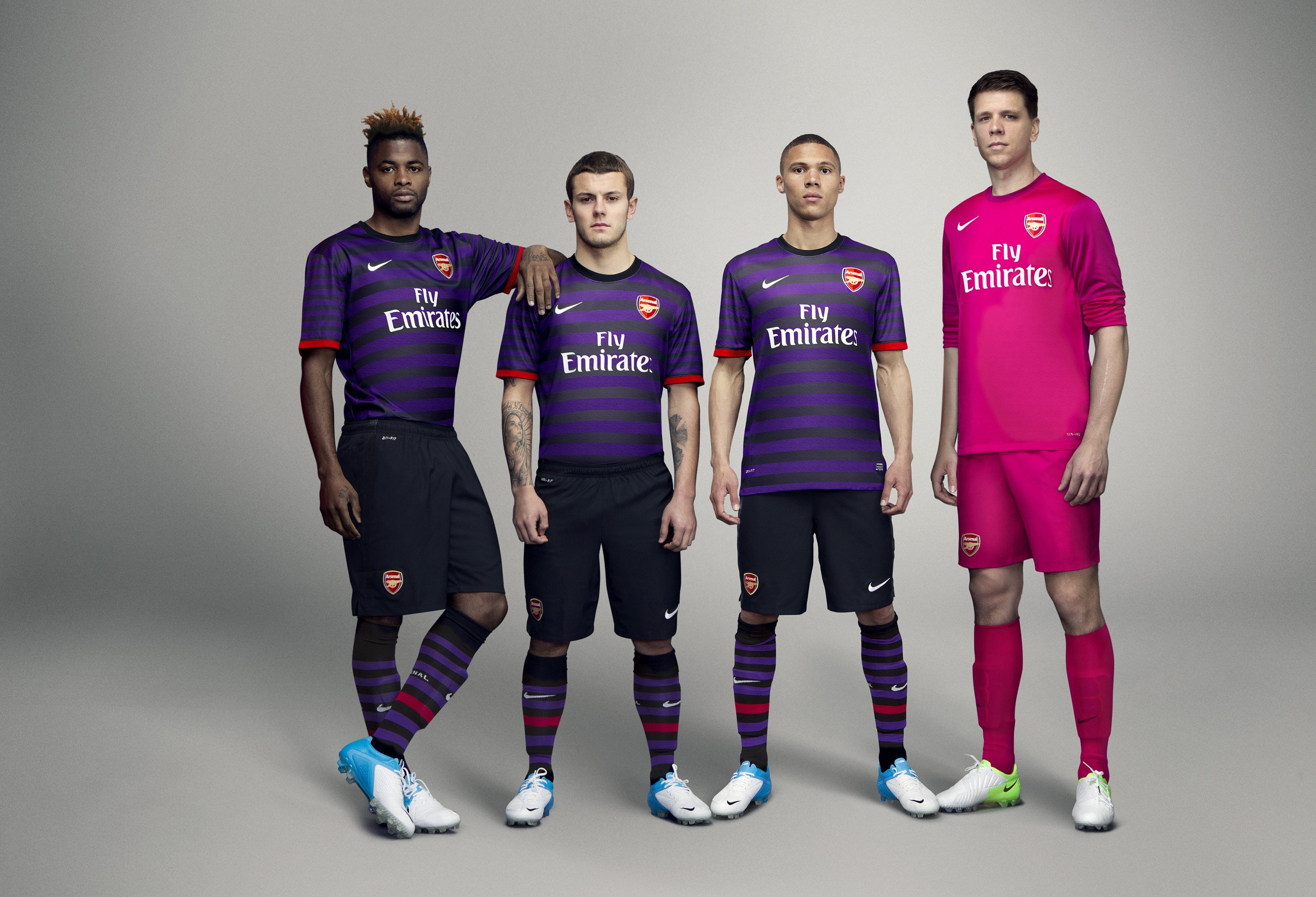 Форма Arsenal Nike. Форма Арсенала 2012-2013. Футбольная форма найк Арсенал. Арсенал черная форма 2022. Виды современных команд