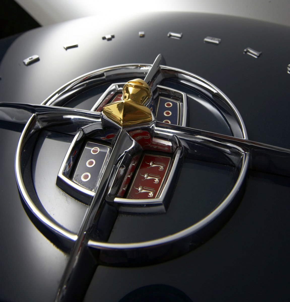 Логотип Линкольн Континентал